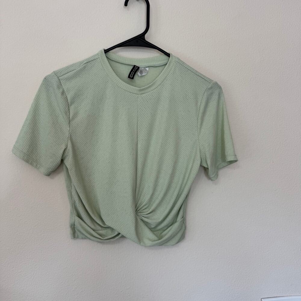 Divided crop top size M